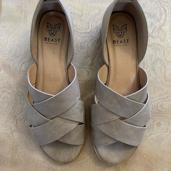 Beast Nude Criss Cross Flats Size 8 - Picture 3 of 5